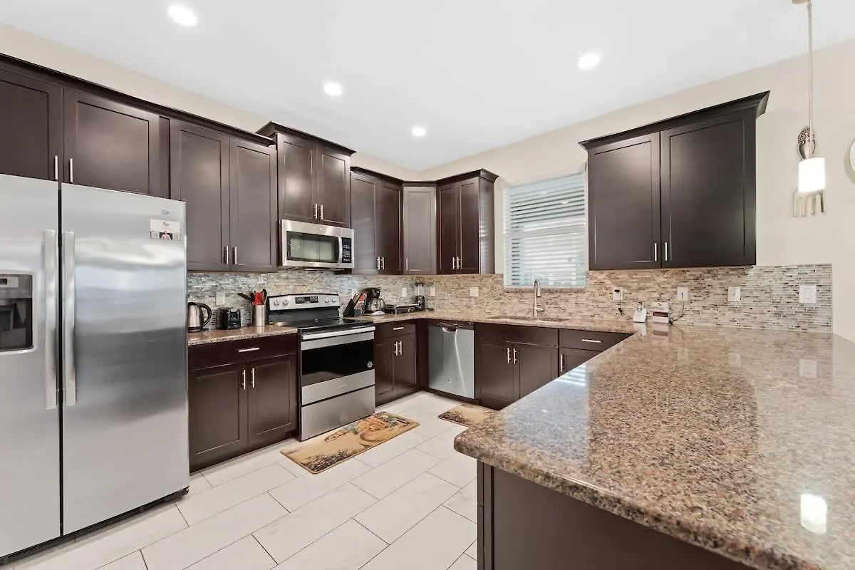 6 Bedroom Book Now Low Price Cg9084 Davenport United States